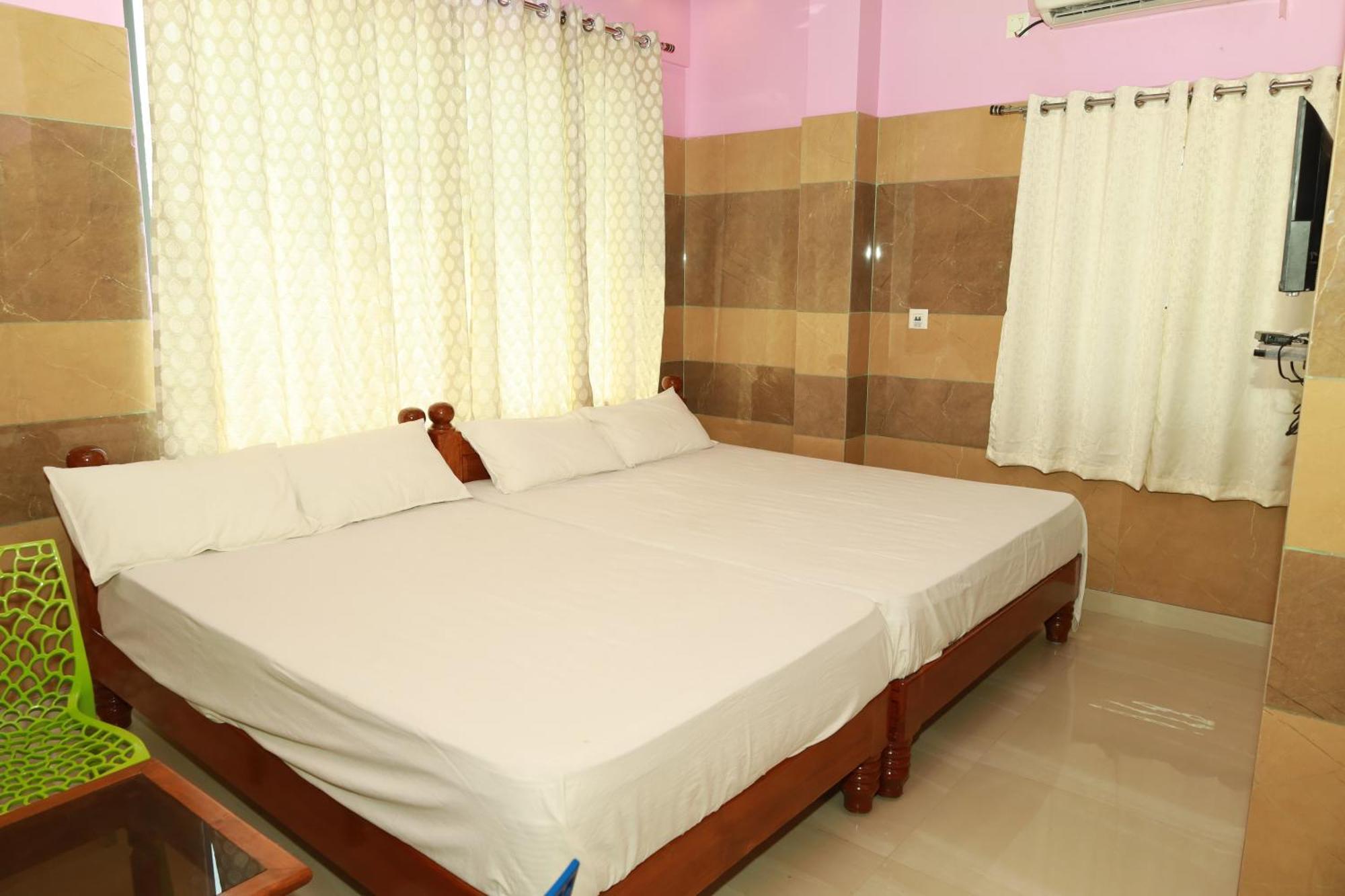 Отель Rv Residency Wodapatti Экстерьер фото