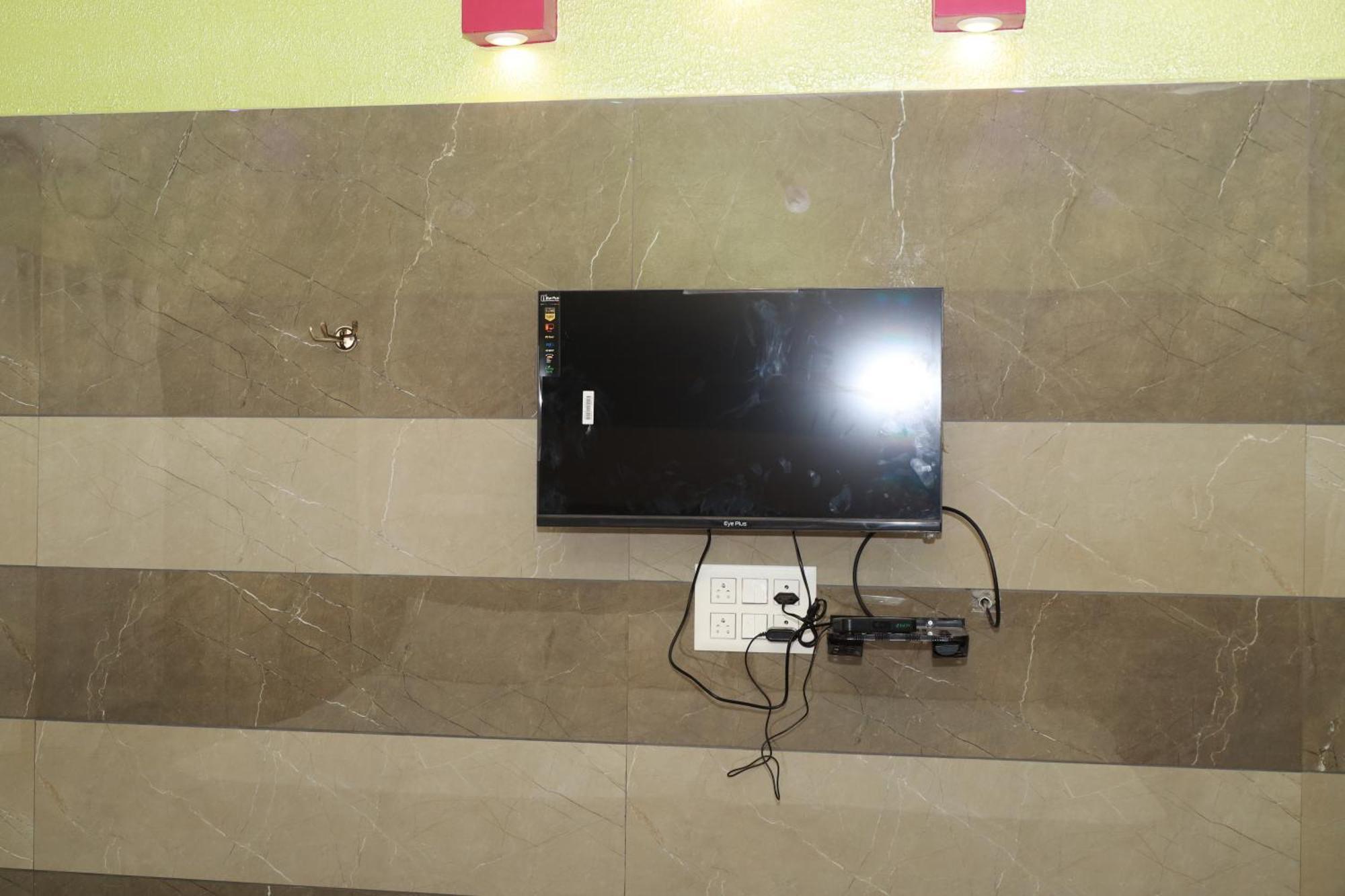 Отель Rv Residency Wodapatti Экстерьер фото